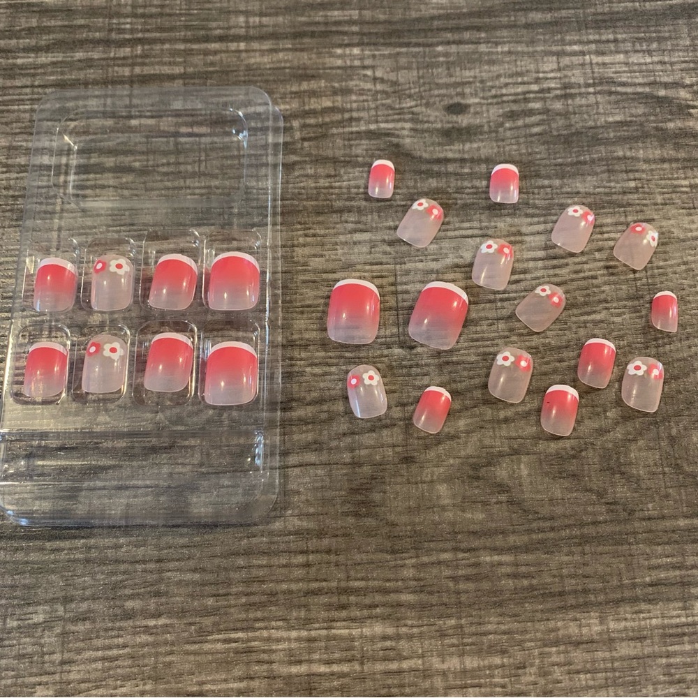 🍒🍒 Flower French Tips - Picture 4 of 4